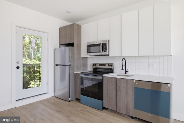 613 N Brooklyn Street - Photo 1