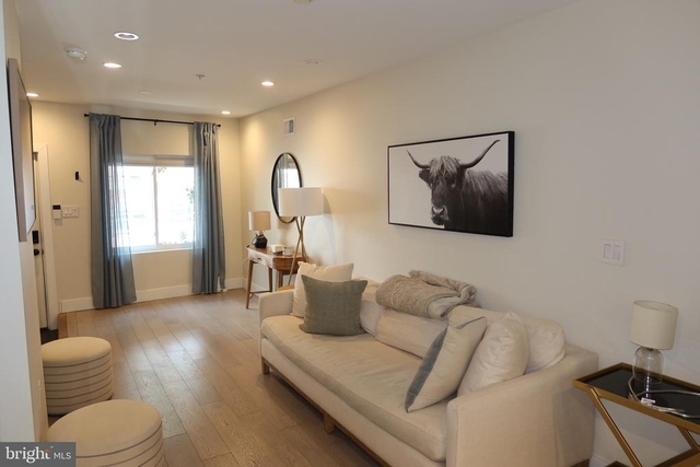 166 W Laurel Street - Photo 1