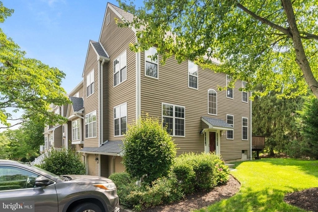 158 Weybridge Drive - Photo 1