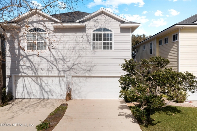 819 6th Avenue S - Photo 1