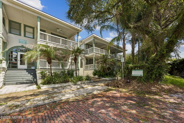 2737 Vernon Terrace - Photo 1