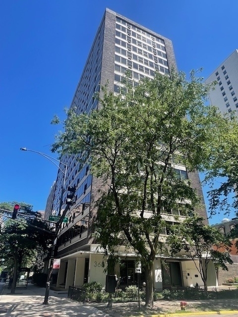 360 W Wellington Avenue - Photo 1