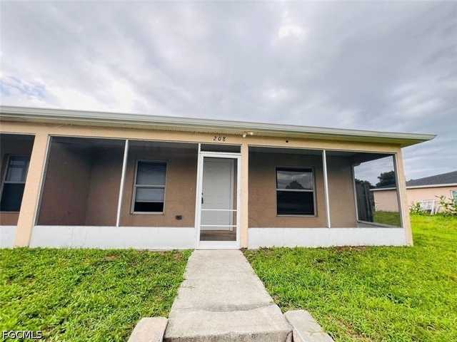 208 Hightower Avenue S - Photo 1