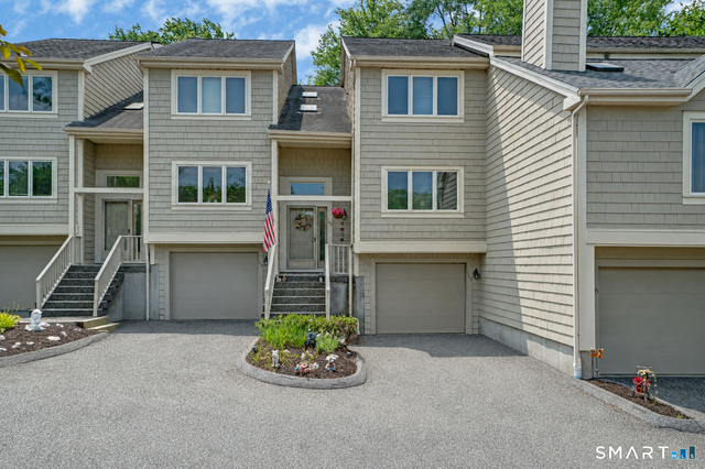 12 Boulevard Drive - Photo 1