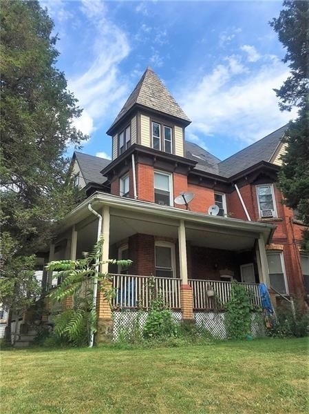 1040 Allison Avenue - Photo 1