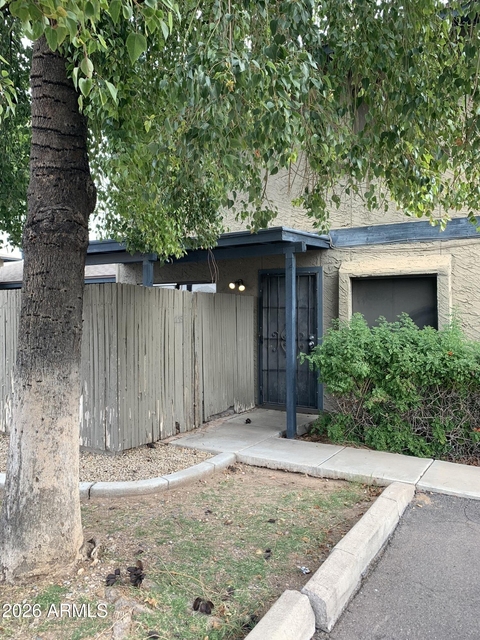 286 W Palomino Drive - Photo 1