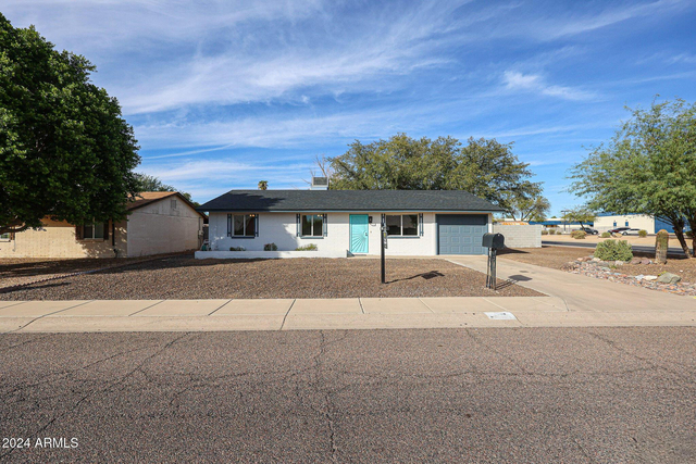 4352 E Grovers Avenue - Photo 1