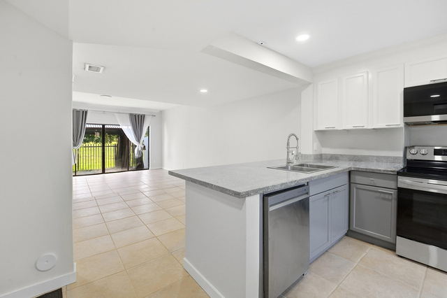 642 Ne 195th Street - Photo 1