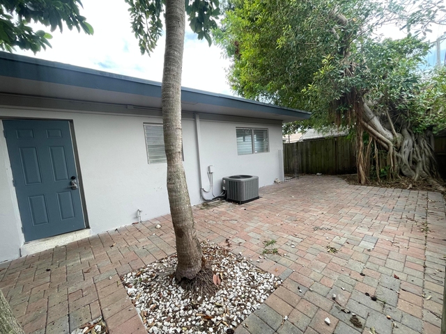 1708 Ne 20th Avenue - Photo 1