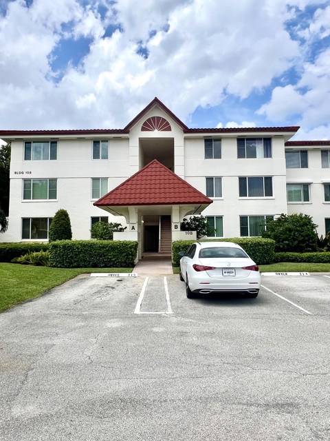 108 Half Moon Circle - Photo 1