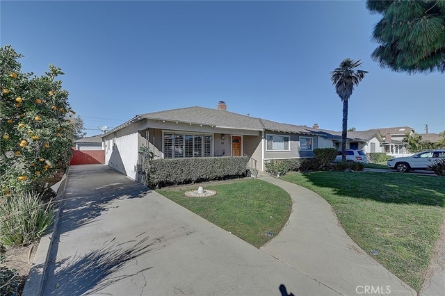 444 N Shattuck Place - Photo 1