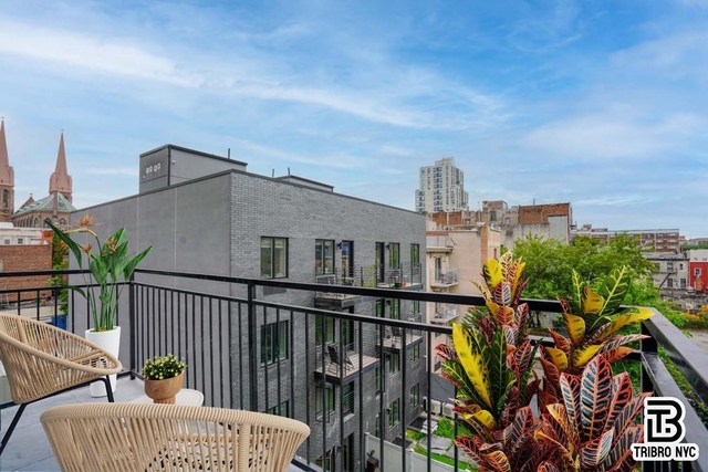 416 Lorimer Street - Photo 1
