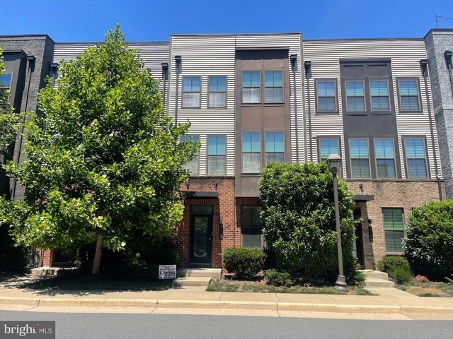 43306 John Michael Terrace - Photo 1