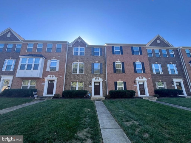 1118 Oakwood Street - Photo 1