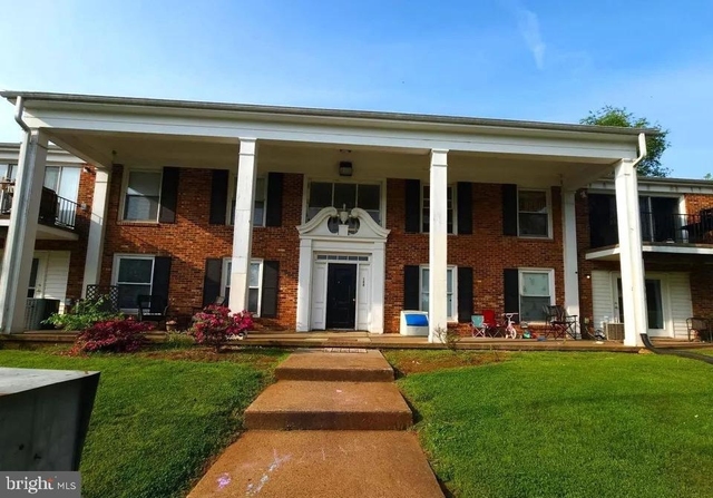 125 Williams Street E - Photo 1