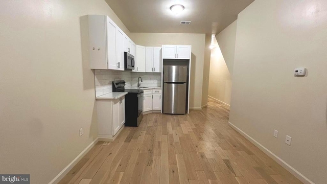 1219 W Silver Street - Photo 1