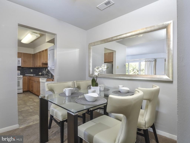 284 Iven Avenue - Photo 1