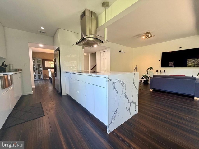 274 W Chelsea Circle - Photo 1