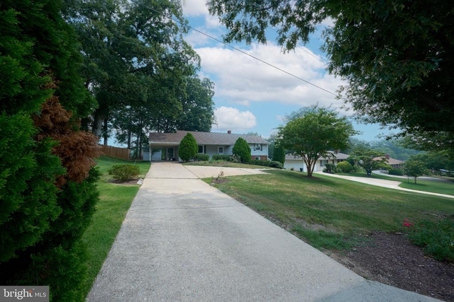 2924 Gracefield Road - Photo 1