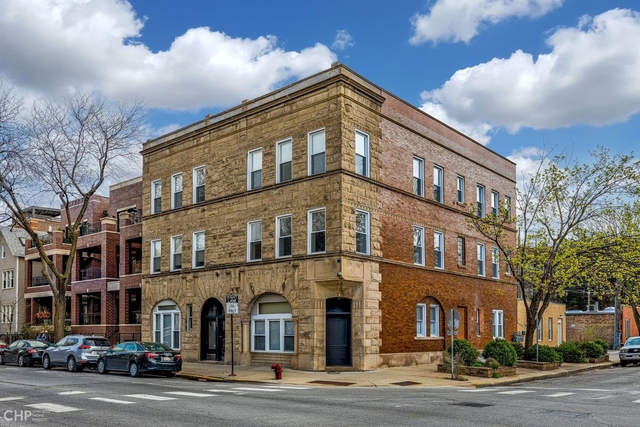 2501 N Southport Avenue - Photo 1