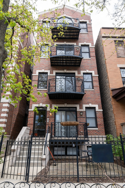 906 W Barry Avenue - Photo 1