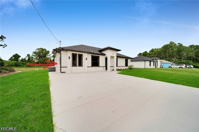 462 Lampion Avenue S - Photo 1