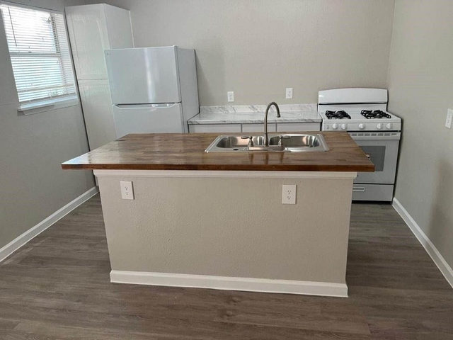 515 Margil Street - Photo 1