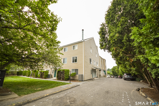 31 Stuart Avenue - Photo 1
