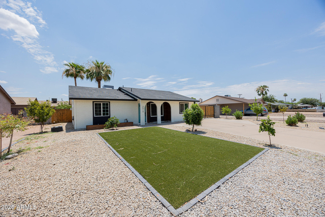 2519 W Vineyard Road - Photo 1