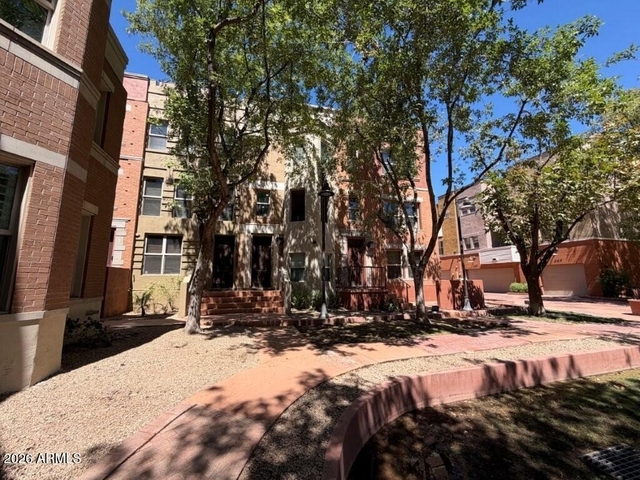 555 W 6th Street - Photo 1