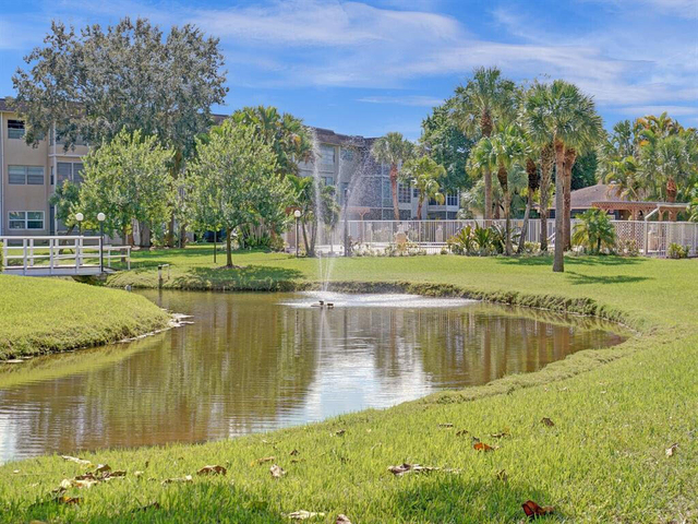 5041 W Oakland Park Boulevard - Photo 1