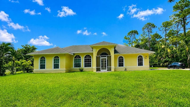 16611 68th Street N - Photo 1