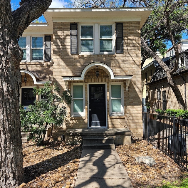 506 1/2 W 7th St - Photo 1