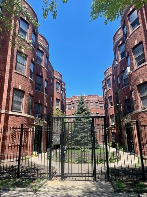 1064 W Thorndale Avenue - Photo 1