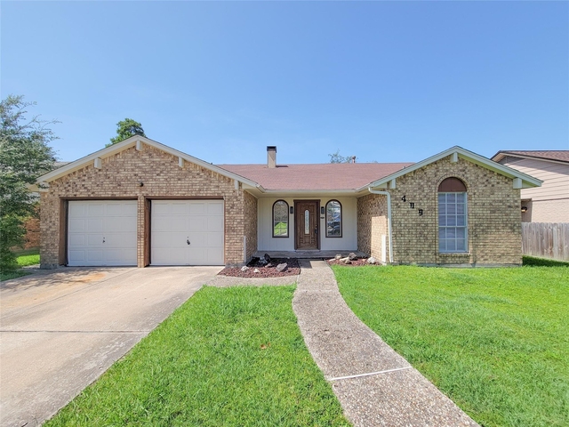 409 S Travis - Photo 1