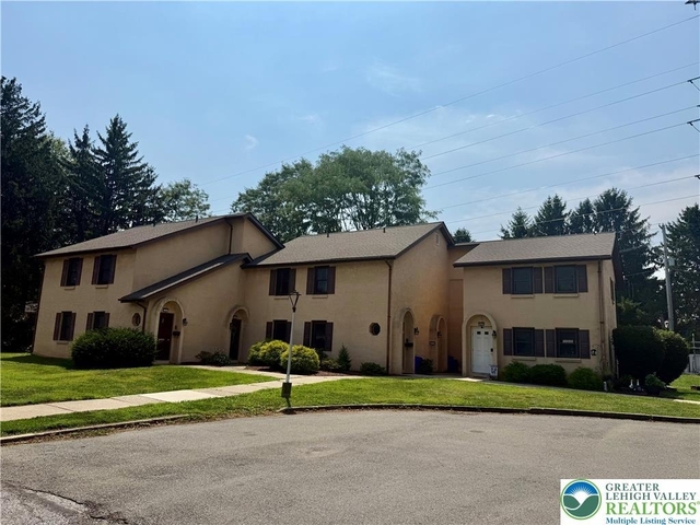 2402 Woodstock Dr - Photo 1