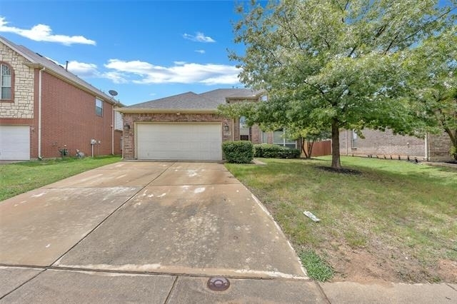 2736 Maple Creek Drive - Photo 1