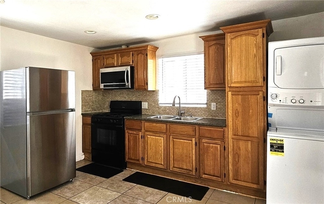 656 21st Street W - Photo 1