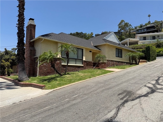 1501 N Maryland Avenue N - Photo 1
