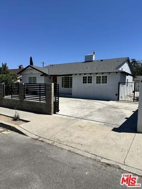 14552 Runnymede Street - Photo 1