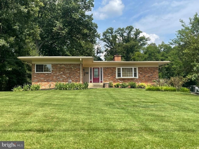 3909 Pineland Street - Photo 1