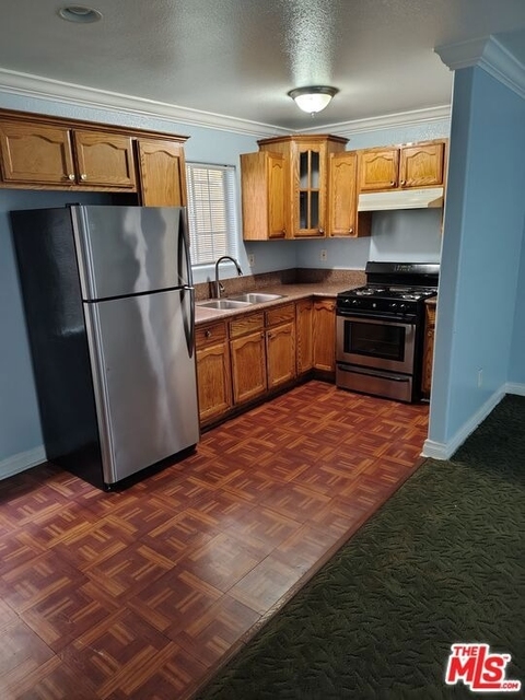 10516 Avalon Boulevard - Photo 1
