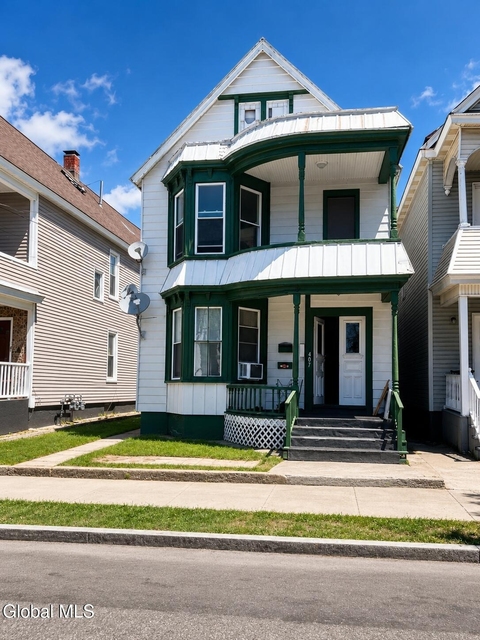 407 Victory Avenue - Photo 1