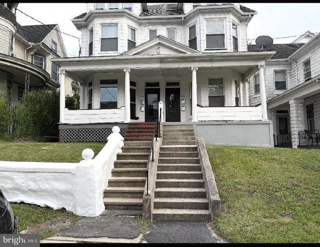 448 Broad Street E - Photo 1