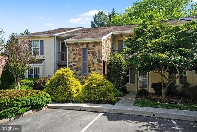 205 Valley Stream Lane - Photo 1