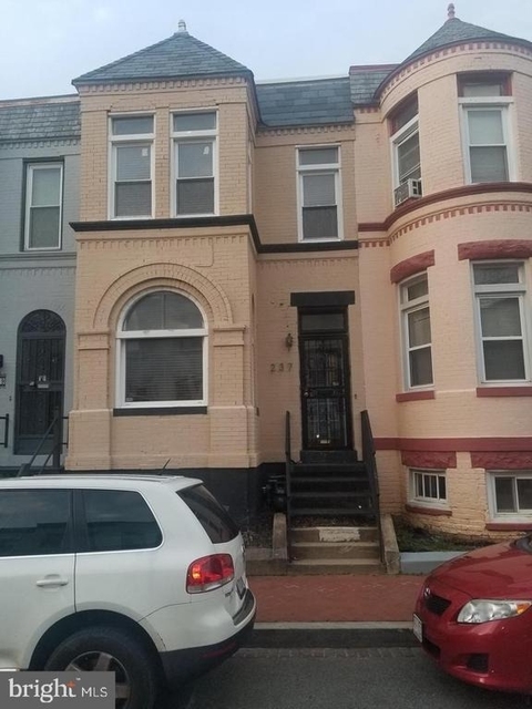 237 Elm Street Nw - Photo 1