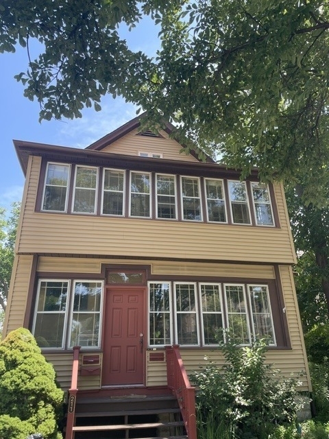 211 N Larch Avenue - Photo 1
