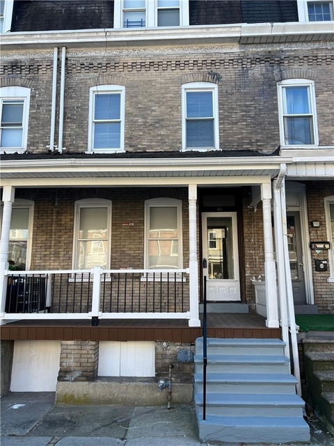 716 W Washington Street - Photo 1