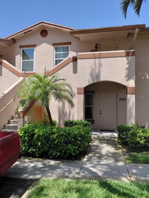 4524 Oak Terrace Drive - Photo 1
