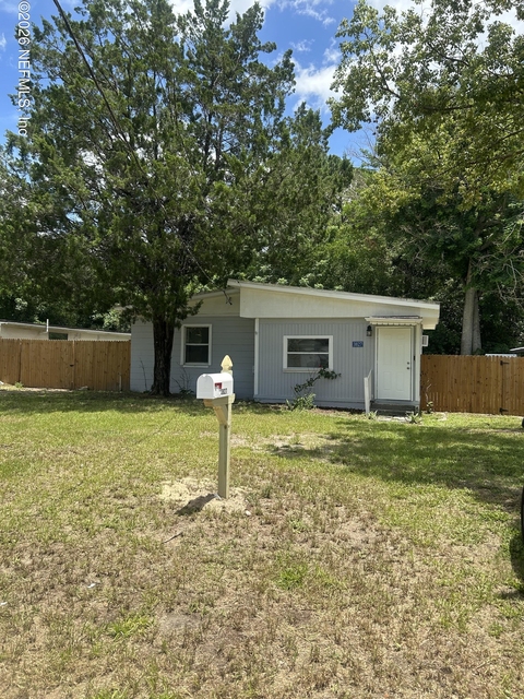 3827 Eve Drive W - Photo 1